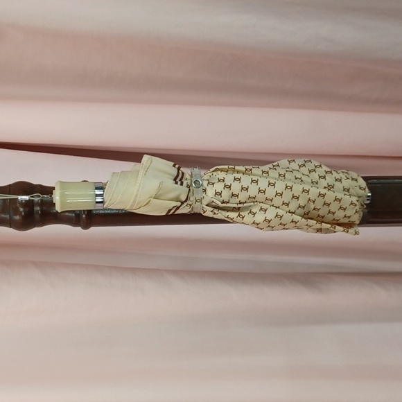 Vintage Umbrella - Picture 10 of 11